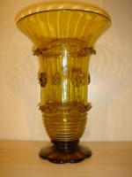 vase with prunts