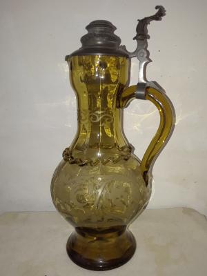 Glass Pouring Stein