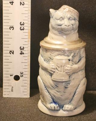 1/20th L Student Cat Character Stein