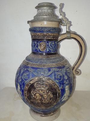 Unknown Pouring Stein